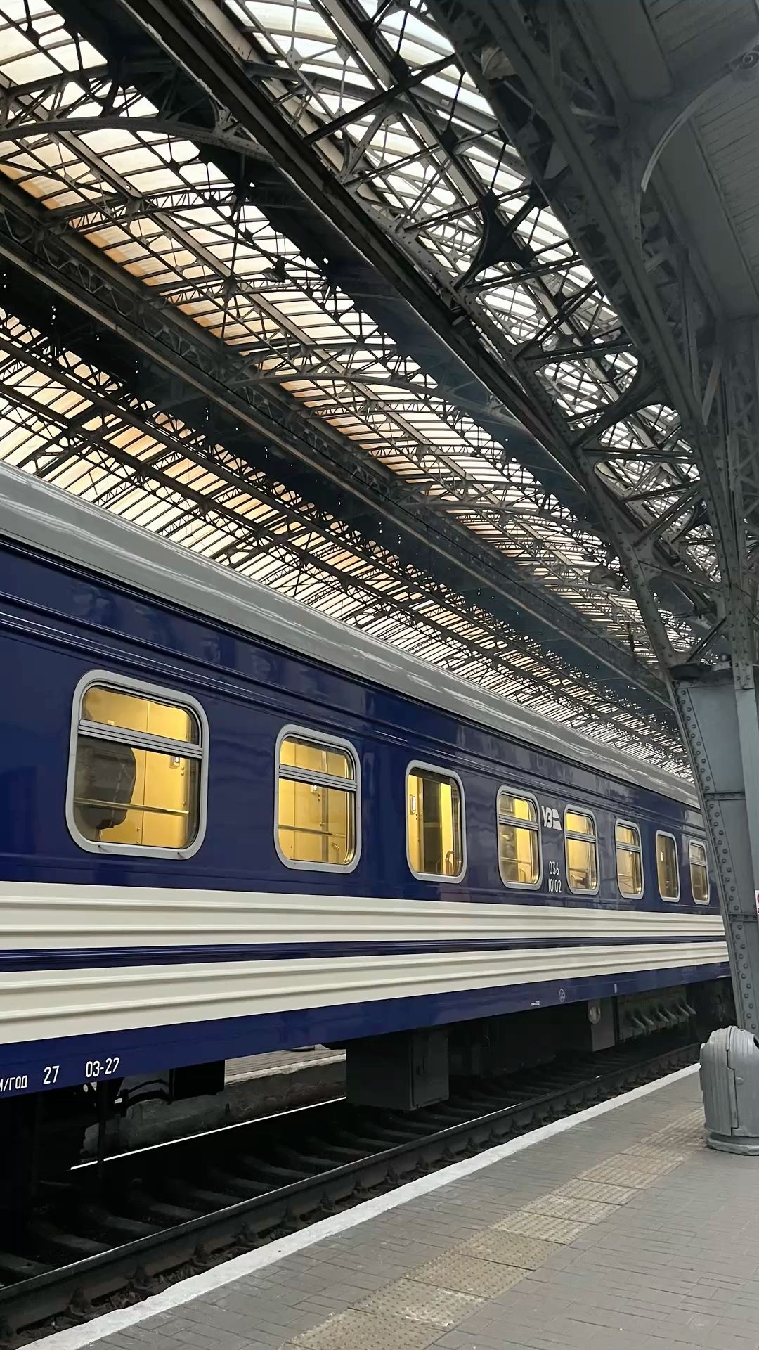 Потяг на вокзалі